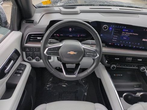 Used 2025 Chevrolet Suburban Premier AWD/4WD image 15