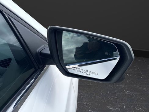 Certified 2020 Chevrolet Equinox LT image 34