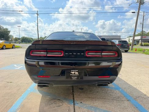 Used 2018 Dodge Challenger R/T RWD image 6