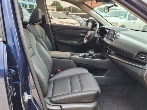 Used 2024 Nissan Rogue SV w/ SV Premium Package FWD image 17