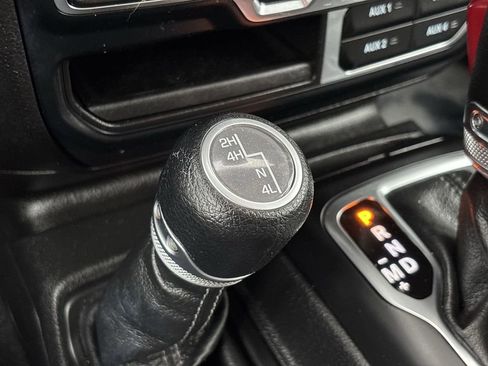 Used 2024 Jeep Wrangler Unlimited Sahara AWD/4WD image 22