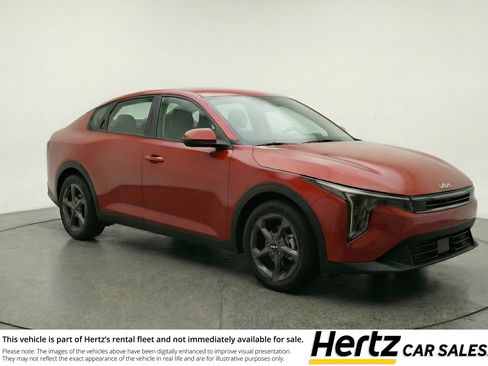 Used 2025 Kia K4 LXS image 1