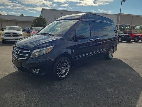 Used 2016 Mercedes-Benz Metris Passenger image 3