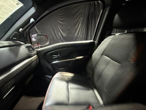 Used 2022 Nissan Titan PRO-4X w/ Pro-4x Convenience Package AWD/4WD image 16