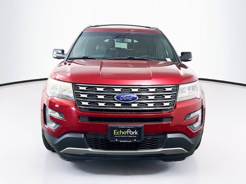 Used 2017 Ford Explorer XLT w/ Equipment Group 202A FWD image 2