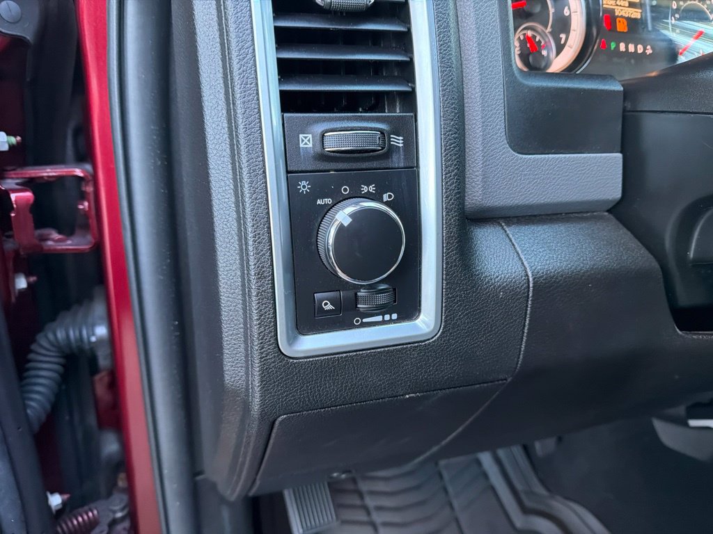 Used 2019 RAM 1500 Classic SLT AWD/4WD image 36