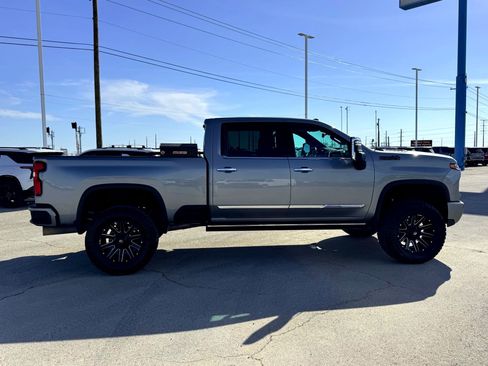 Used 2024 Chevrolet Silverado 2500 High Country w/ Technology Package image 6