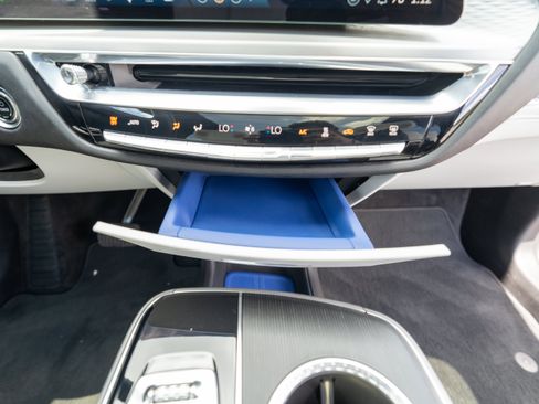 Used 2024 Cadillac Lyriq Luxury RWD image 38