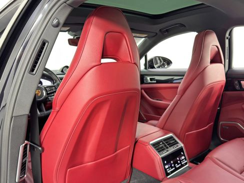 Used 2022 Porsche Panamera 4 w/ Premium Package image 39