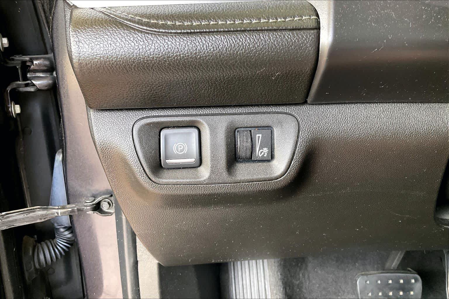 Used 2017 GMC Acadia SLE FWD image 33
