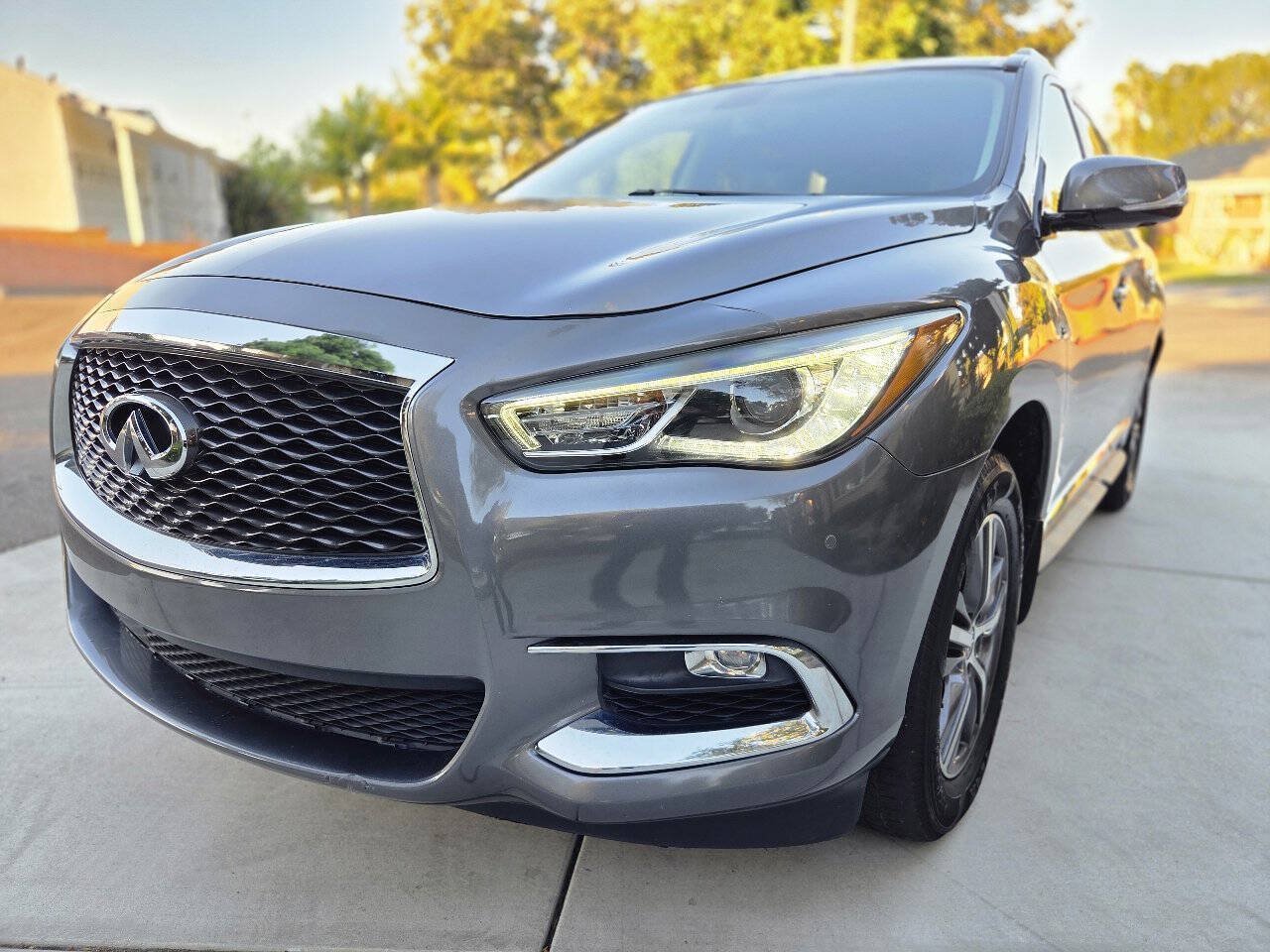 Used 2018 INFINITI QX60 Luxe w/ Premium Plus Package AWD/4WD image 4
