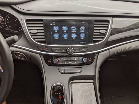 Used 2017 Buick LaCrosse Essence FWD image 19