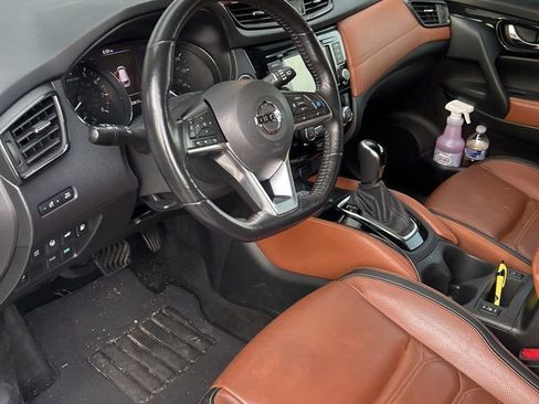 Used 2018 Nissan Rogue SL w/ Premium Package image 5