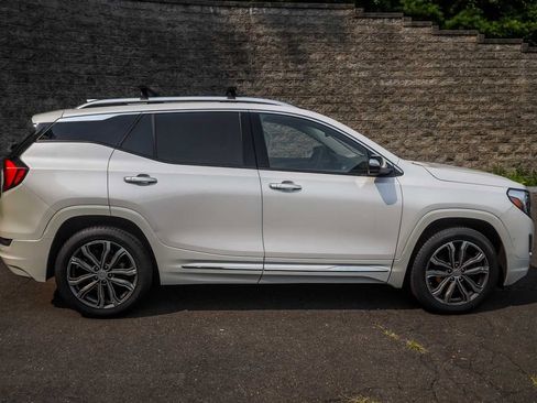 Used 2020 GMC Terrain Denali w/ Denali Premium Package image 4