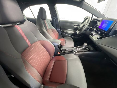 Used 2025 Toyota Corolla SE image 30