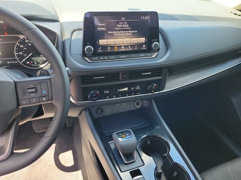 Certified 2026 Nissan Rogue SV FWD image 22