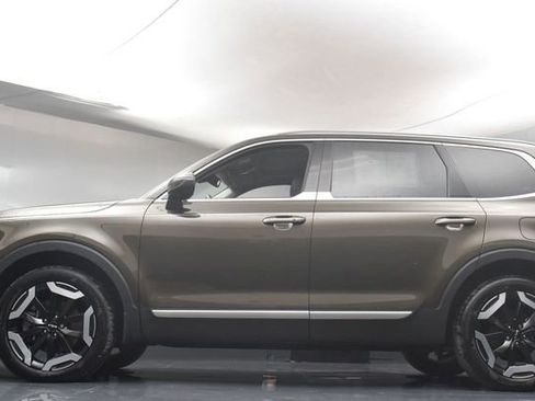 Used 2025 Kia Telluride S image 35