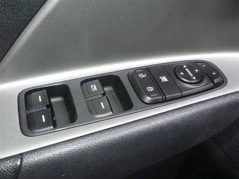 Used 2022 Kia Niro LX image 19