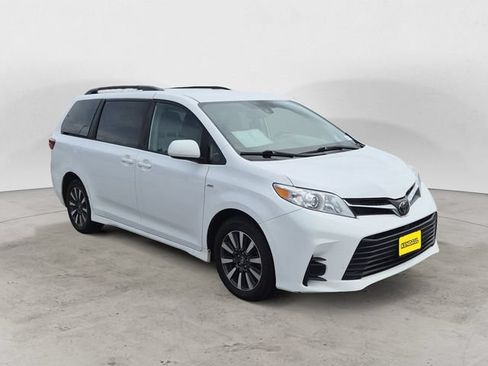 Used 2019 Toyota Sienna LE AWD/4WD image 3