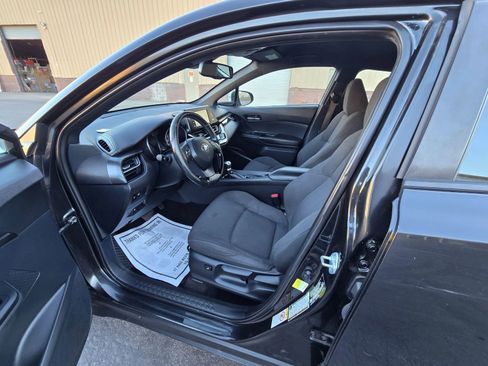 Used 2018 Toyota C-HR XLE FWD image 11