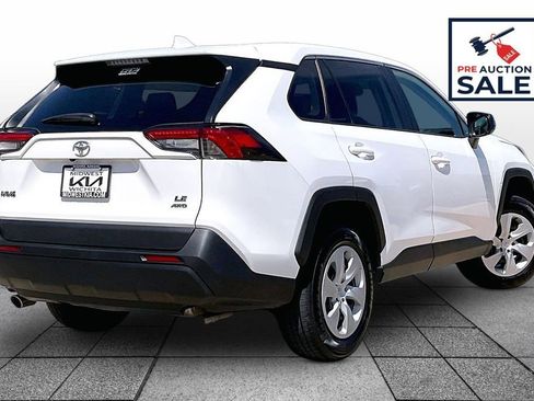 Used 2024 Toyota RAV4 LE AWD/4WD image 13