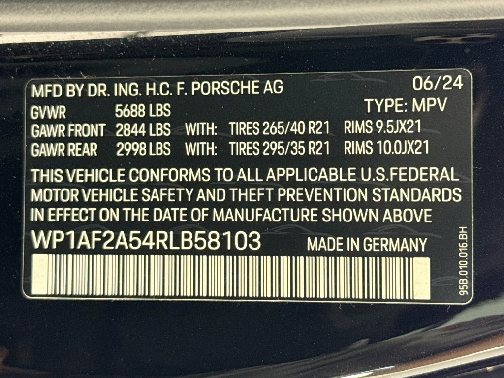 Certified 2024 Porsche Macan GTS AWD/4WD image 33