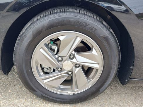 Used 2025 Hyundai Elantra SE image 15