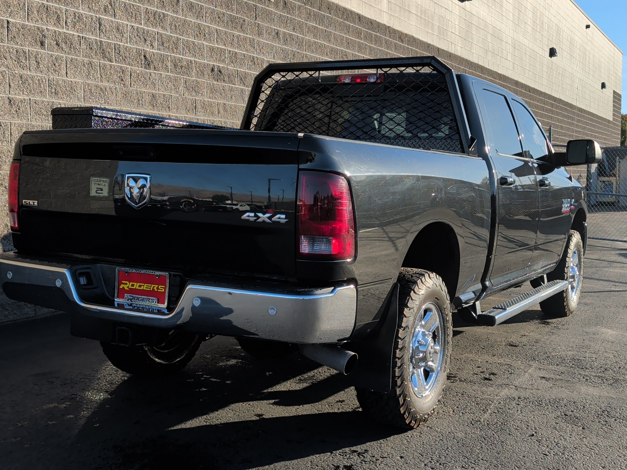 Used 2018 RAM 3500 SLT w/ Cold Weather Group AWD/4WD image 6