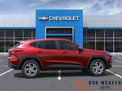 New 2026 Chevrolet Trax LS w/ LS Convenience Package FWD image 6