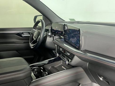 Used 2025 Chevrolet Suburban RST image 37