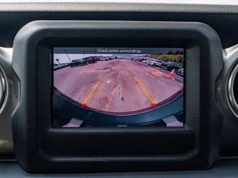 Used 2019 Jeep Wrangler Unlimited Sahara AWD/4WD image 31