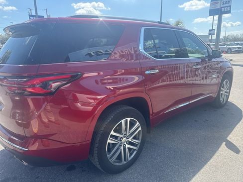Used 2023 Chevrolet Traverse High Country image 3