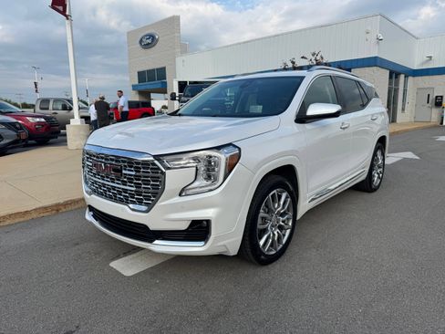 Used 2023 GMC Terrain Denali AWD/4WD image 3