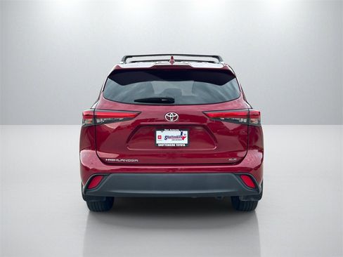 Used 2020 Toyota Highlander XLE image 6