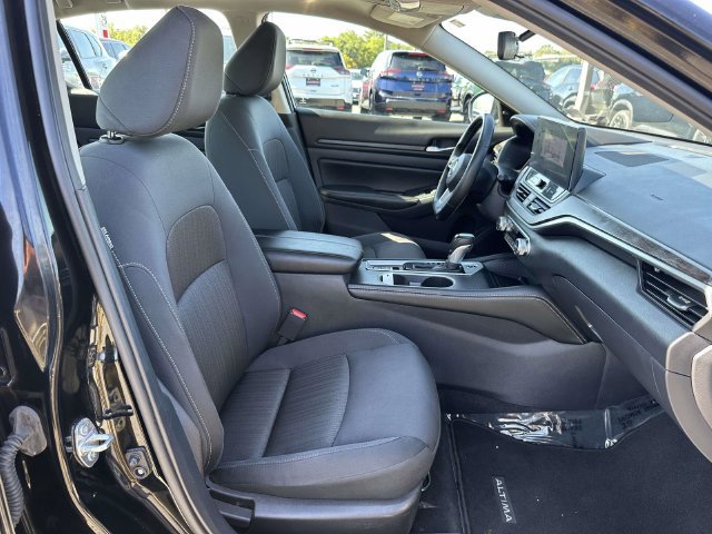 Used 2025 Nissan Altima 2.5 SV w/ SV Premium Package FWD image 11
