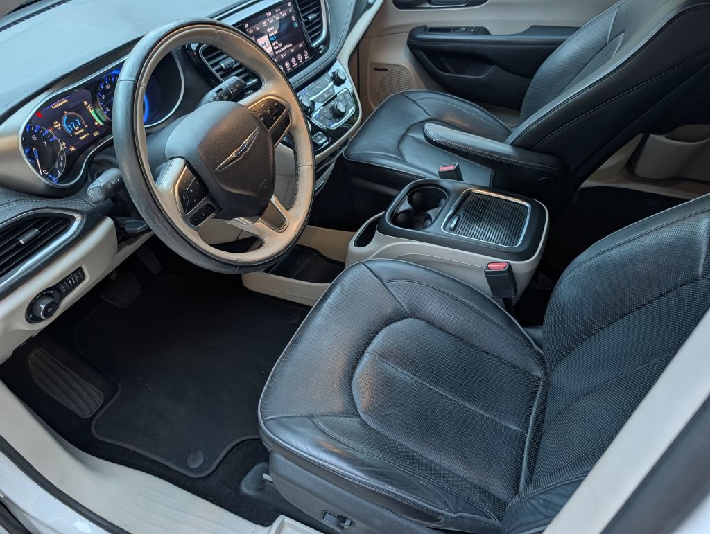Used 2018 Chrysler Pacifica Limited FWD image 12