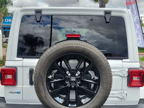 Used 2023 Jeep Wrangler Unlimited Sahara w/ Cold Weather Group AWD/4WD image 26