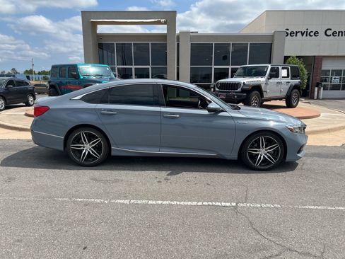 Used 2021 Honda Accord Touring image 4