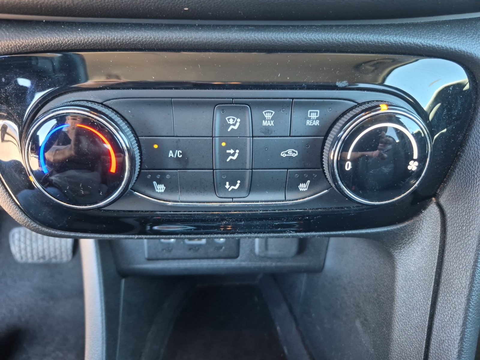 Used 2022 Buick Encore GX Preferred w/ Cold Weather Comfort Package AWD/4WD image 31