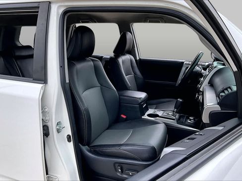 Used 2022 Toyota 4Runner SR5 Premium AWD/4WD image 9