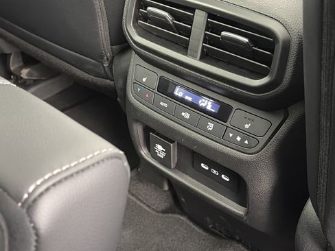 Used 2025 Honda Pilot Elite image 29