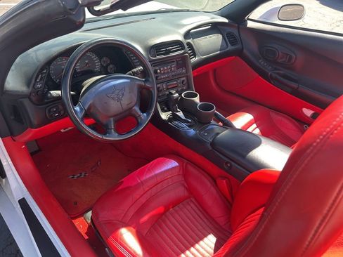 Used 2000 Chevrolet Corvette Convertible w/ Memory Pkg RWD image 17