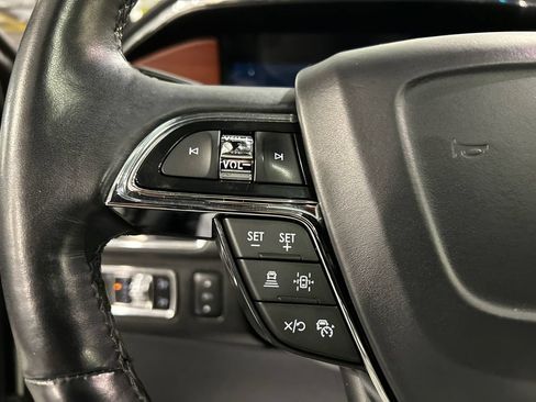 Used 2023 Lincoln Navigator L Reserve AWD/4WD image 12