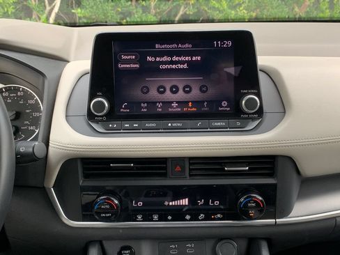 Used 2025 Nissan Rogue SV AWD/4WD image 16