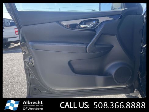 Used 2018 Nissan Rogue Sport SV w/ SV All-Weather Package image 11