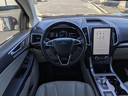Used 2022 Ford Edge Titanium image 18