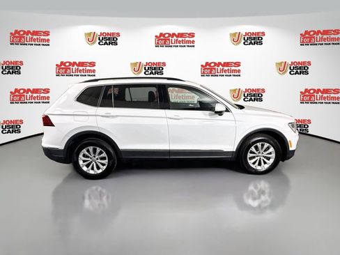 Used 2018 Volkswagen Tiguan SE w/ Panoramic Sunroof Package AWD/4WD image 17