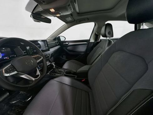 Used 2025 Volkswagen Jetta SE FWD image 20
