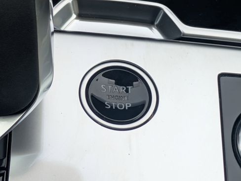 Used 2023 Land Rover Range Rover SE image 18