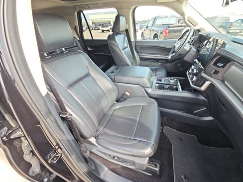Used 2022 Ford Expedition XLT image 31